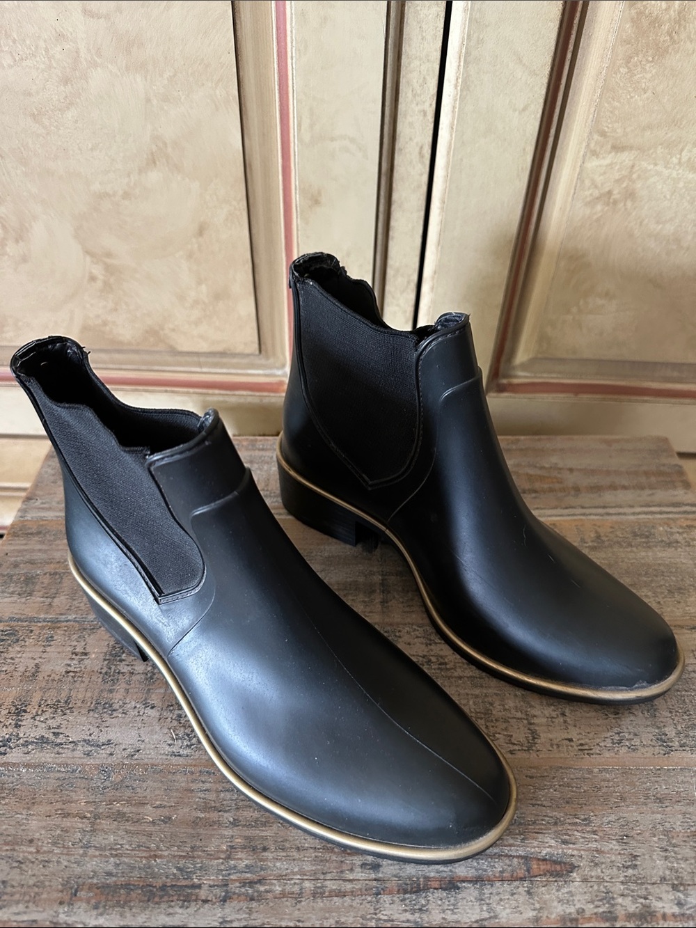 Kate Spade Sedgwick Rain Boots size 6/7